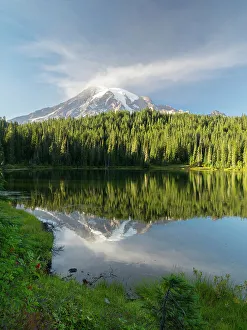 Images Dated 25th January 2024: Washington State, Mount Rainier National Park