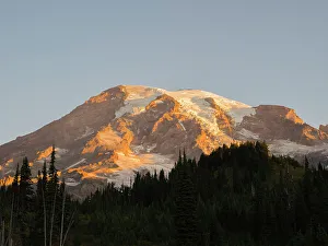 Images Dated 25th January 2024: Washington State, Mount Rainier National Park