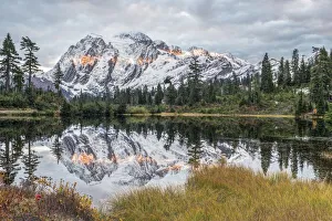 Images Dated 18th January 2022: Washington State, Mt. Baker and Snoqualmie National Forest, Mt. Shuksan and Picture Lake