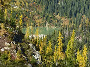 Images Dated 14th October 2021: Washington State, North Cascades, Lewis Lake, view from Heather Pass