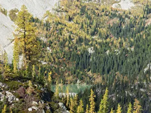 Images Dated 14th October 2021: Washington State, North Cascades, Lewis Lake, view from Heather Pass