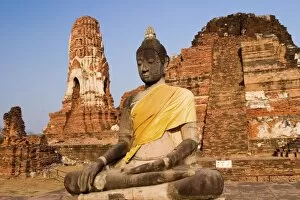Images Dated 6th February 2005: Wat Phra Mahathat, Ayutthaya, Thailand