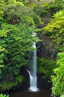 Images Dated 27th October 2013: Waterfall on the Hamakua Coast, Big Island, Hawaii, USA