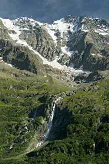 Images Dated 10th August 2008: Waterfall and Mittaghorn, upper Lauterbrunnen Valley, Switzerland