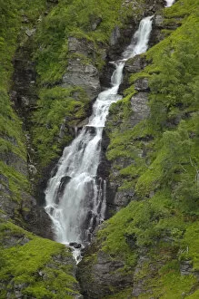 Images Dated 9th January 2004: waterfall between the Vic and Gudvagen enroute to, Sogne Fjord Southern Fjord, Norway