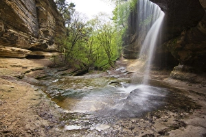 Images Dated 5th May 2011: Waterfalls in LaSalle Canyon in Starved Rock State Park, Illinois, USA