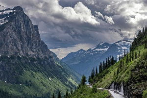 Images Dated 26th September 2024: The Weeping Wall along Going-to-the-Sun Road in Glacier National Park