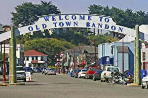 Images Dated 1st January 1980: Welcome arch over street in Old Bandon Oregon