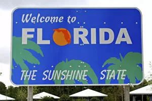 Images Dated 5th April 2008: Welcome to Florida the Sunshine State highway sign Gulf Breeze Florida