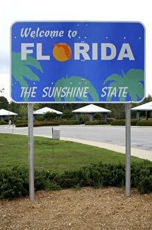 Images Dated 5th April 2008: Welcome to Florida the Sunshine State highway sign Gulf Breeze Florida