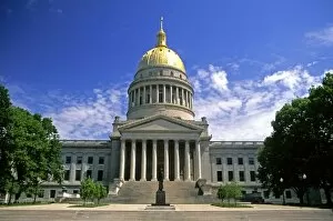Images Dated 16th October 2007: The West Virginia state capitol building with gold leaf dome in Charleston