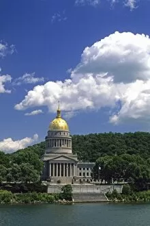 Images Dated 16th October 2007: The West Virginia state capitol building and gold leaf dome in Charleston