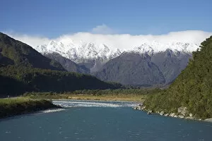Images Dated 6th July 2007: Whataroa River and Southern Alps, West Coast, South Island, New Zealand