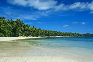 Images Dated 6th July 2011: White sand beach and turquoise water at the Nanuya Lailai island, the blue lagoon