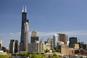 Images Dated 12th May 2009: Willis Tower formerly known as the Sears Tower located along the Chicago River in Chicago