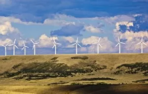 Images Dated 8th August 2006: Wind Turbine Ridgeline, WY, USA