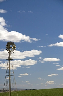 Images Dated 4th April 2009: Windmill on a farm in Canyon County, Idaho, USA