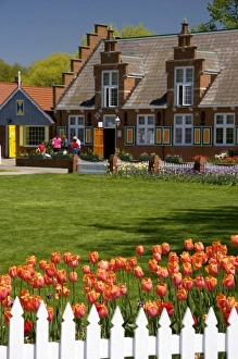 Images Dated 8th May 2006: Windmill Island park with tulips in bloom at Holland, Michigan