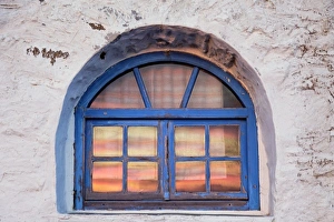 Images Dated 25th May 2010: Window with sunset reflection, Mykonos, Greece