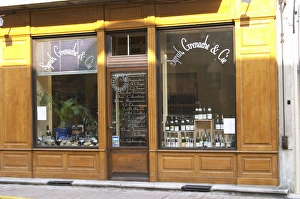 Images Dated 14th May 2004: A wine shop window in Tain l Hermitage called Syrah, Grenache et Compagine, selling