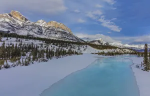 Winter along the North Saskatchewan River in Banff National Park, Alberta, Canada