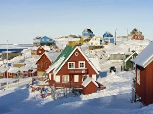 Greenland Collection: Winter in the town of Upernavik in the north of Greenland at the shore of Baffin Bay