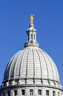 Images Dated 14th May 2009: Wisconsin State Capitol building in Madison, Wisconsin, USA