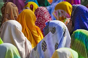 Images Dated 6th November 2006: Women in colorful saris gather together, Jhalawar, Rajasthan, India