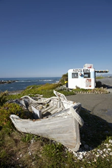 Images Dated 17th October 2011: Wooden dinghy, and Nins Bin lobster caravan, Kaikoura Coast, Marlborough, South Island