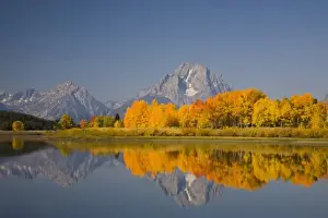 Images Dated 1st October 2008: WY, Grand Teton National Park, Teton Range with Mount Moran and Snake River