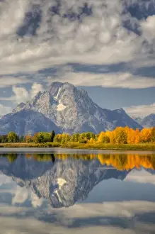 Images Dated 20th August 2009: WY, Grand Teton National Park, Teton Range with Mount Moran and Snake River