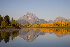 Images Dated 1st October 2008: WY, Grand Teton National Park, Teton Range with Mount Moran and Snake River