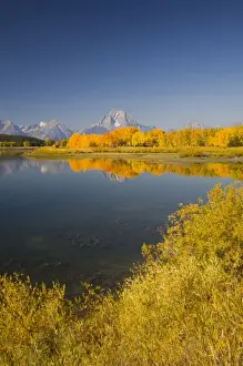 Images Dated 1st October 2008: WY, Grand Teton National Park, Teton Range with Mount Moran and Snake River