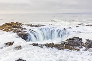 Images Dated 8th September 2021: Yachats, Oregon, USA. Thors Well on the Oregon coast