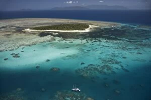 Images Dated 5th October 2007: Yacht and Green Island, Great Barrier Reef Marine Park, North Queensland, Australia