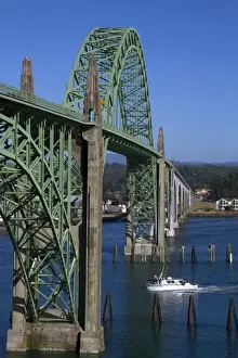 Images Dated 18th July 2010: Yaquina Bay Bridge spanning the Yaquina Bay south of Newport, Oregon, USA