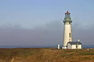 Images Dated 1st January 1980: Yaquina Head Lighthouse at Newport Oregon