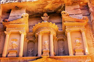 Images Dated 25th November 2016: Yellow Golden Treasury Morning Siq Petra Jordan Petra Jordan