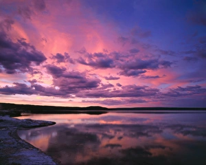 Images Dated 23rd December 2009: Yellowstone National Park, Wyoming. USA. Cumulus & cirrus clouds reflected in Yellowstone