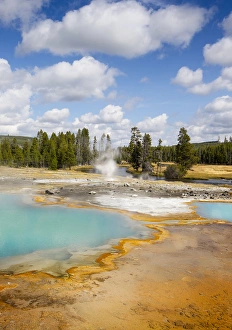 Images Dated 23rd September 2014: Yellowstone National Park, Wyoming, USA. Thermal Pool