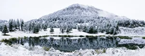 Yellowstone National Park, Wyoming, USA. Floating Island Lake surrounded by fresh Autumn snowfall