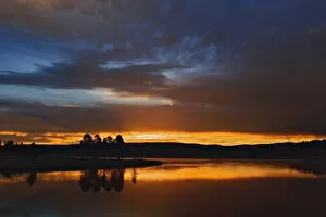 Images Dated 4th September 2005: Yellowstone River at sunrise, Hayden Valley, Yellowstone National Park, Wyoming